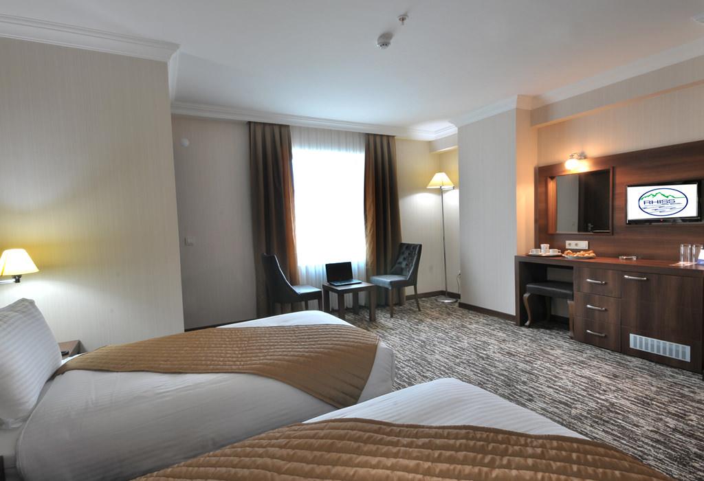 Rhiss Hotel Bostanci Istanboel Buitenkant foto
